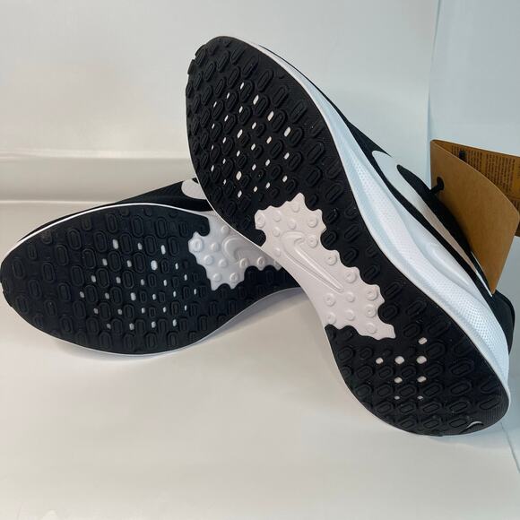 Nike Revolution 7 Women’s FB2208-003 Black/White NEW - Size 11.5 - Picture 3 of 5